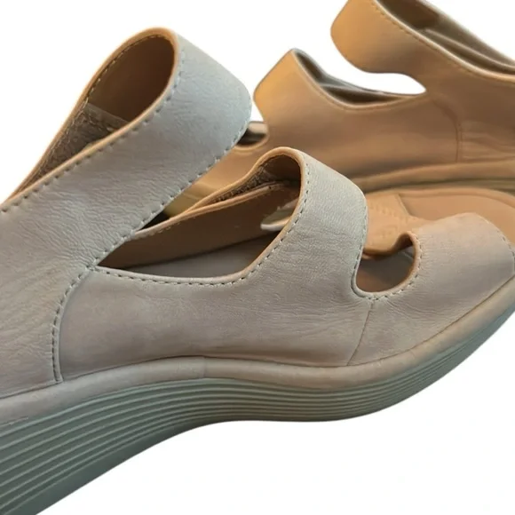 Clarks Women's Reedly Juno Soft Cushion Sand Color Wedge Sandals Size US 10 - Picture 3 of 6